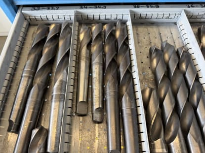 Schubladenschrank mit Werkzeugen - Image 26
