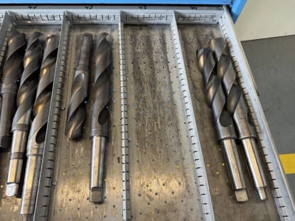 Schubladenschrank mit Werkzeugen - Image 31