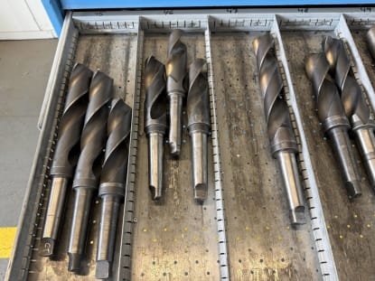 Schubladenschrank mit Werkzeugen - Image 33