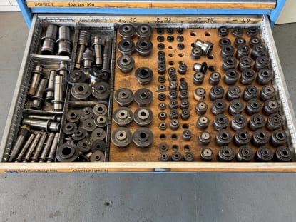 Schubladenschrank mit Werkzeugen - Image 36