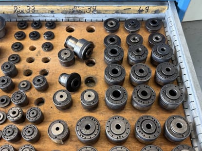 Schubladenschrank mit Werkzeugen - Image 43