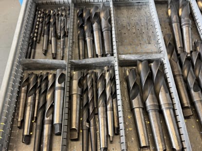 Schubladenschrank mit Werkzeugen - Image 45