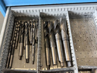 Schubladenschrank mit Werkzeugen - Image 46