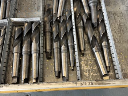 Schubladenschrank mit Werkzeugen - Image 48