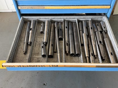 Schubladenschrank mit Werkzeugen - Image 49
