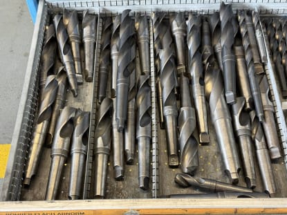 Schubladenschrank mit Werkzeugen - Image 53