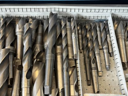 Schubladenschrank mit Werkzeugen - Image 55