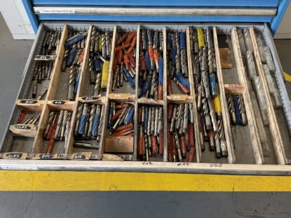 Drawer cabinet with contents - Image 27