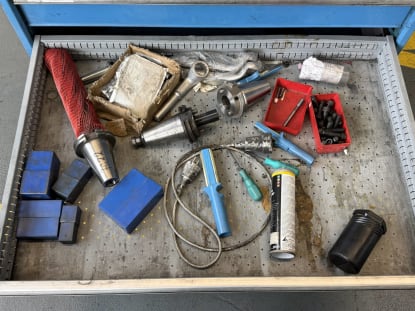 Schubladenschrank mit Inhalt - Image 56