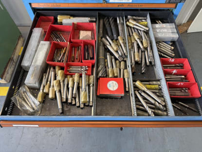 Schubladenschrank mit Werkzeugen - Image 3