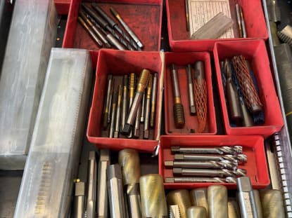 Drawer cabinet with tools - Image 6