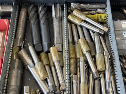 Schubladenschrank mit Werkzeugen - Image 8