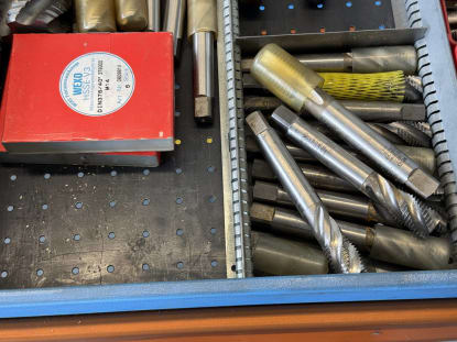 Schubladenschrank mit Werkzeugen - Image 11