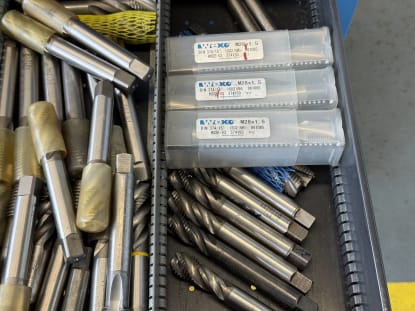 Schubladenschrank mit Werkzeugen - Image 14