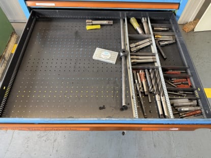 Schubladenschrank mit Werkzeugen - Image 15