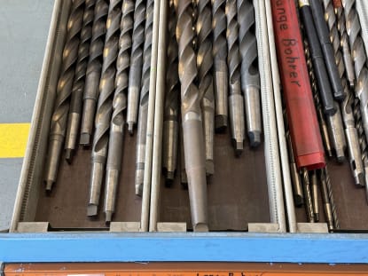 Schubladenschrank mit Spiralbohrern - Image 14