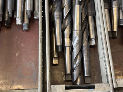 Schubladenschrank mit Spiralbohrern - Image 30