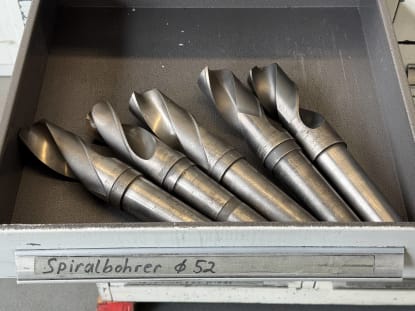Schubladenschrank mit Spiralbohrern - Image 6