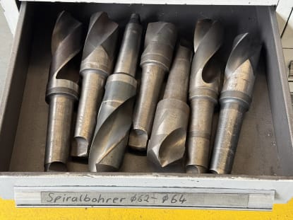 Schubladenschrank mit Spiralbohrern - Image 13