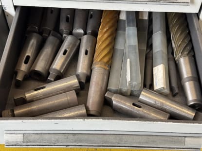 Schubladenschrank mit Spiralbohrern - Image 18