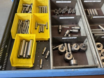 Drawer cabinet with contents - Image 15