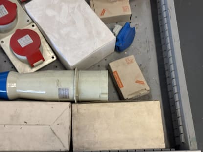 Drawer cabinet with contents - Image 38