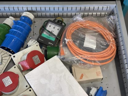 Schubladenschrank mit Inhalt - Image 39