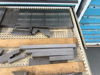 Drawer cabinet with contents - Image 10