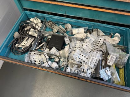 Schubladenschrank mit Inhalt - Image 4