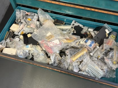 Drawer cabinet with contents - Image 12
