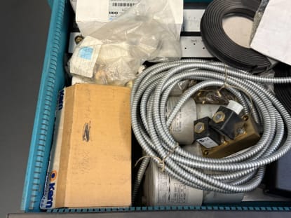 Schubladenschrank mit Inhalt - Image 23