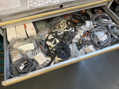 Schubladenschrank mit Inhalt - Image 3