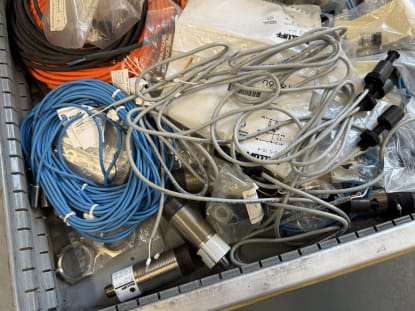 Drawer cabinet with contents - Image 10