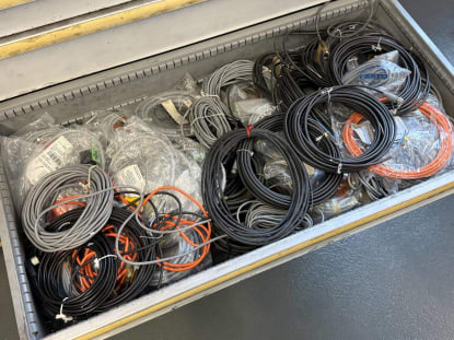 Drawer cabinet with contents - Image 16