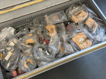 Drawer cabinet with contents - Image 24