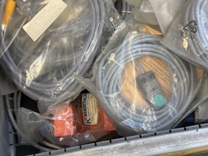 Drawer cabinet with contents - Image 26