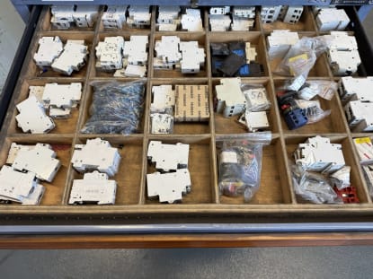 Schubladenschrank mit Inhalt - Image 3