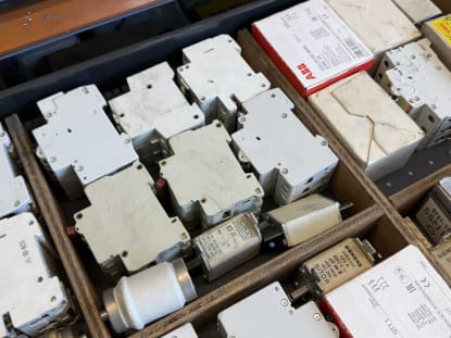 Drawer cabinet with contents - Image 14