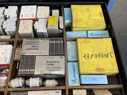 Drawer cabinet with contents - Image 16