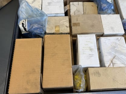 Drawer cabinet with contents - Image 19