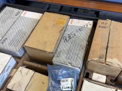 Schubladenschrank mit Inhalt - Image 22