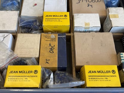 Drawer cabinet with contents - Image 25