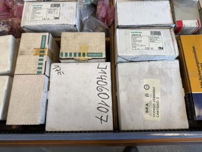 Drawer cabinet with contents - Image 37