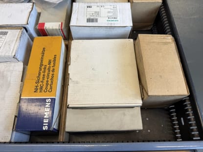 Drawer cabinet with contents - Image 38