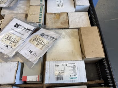 Schubladenschrank mit Inhalt - Image 39