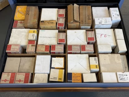 Drawer cabinet with contents - Image 41