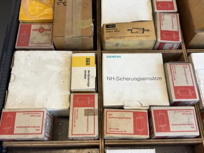 Drawer cabinet with contents - Image 43