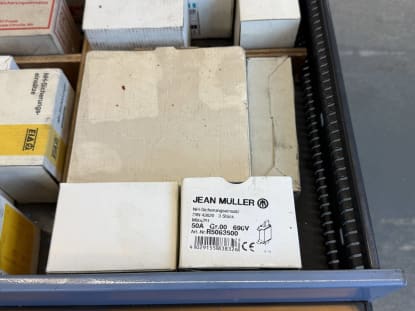 Schubladenschrank mit Inhalt - Image 48