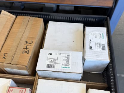 Drawer cabinet with contents - Image 50