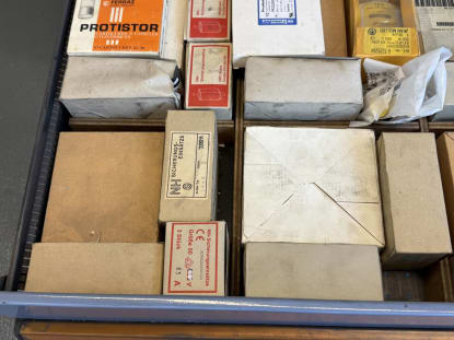 Schubladenschrank mit Inhalt - Image 52